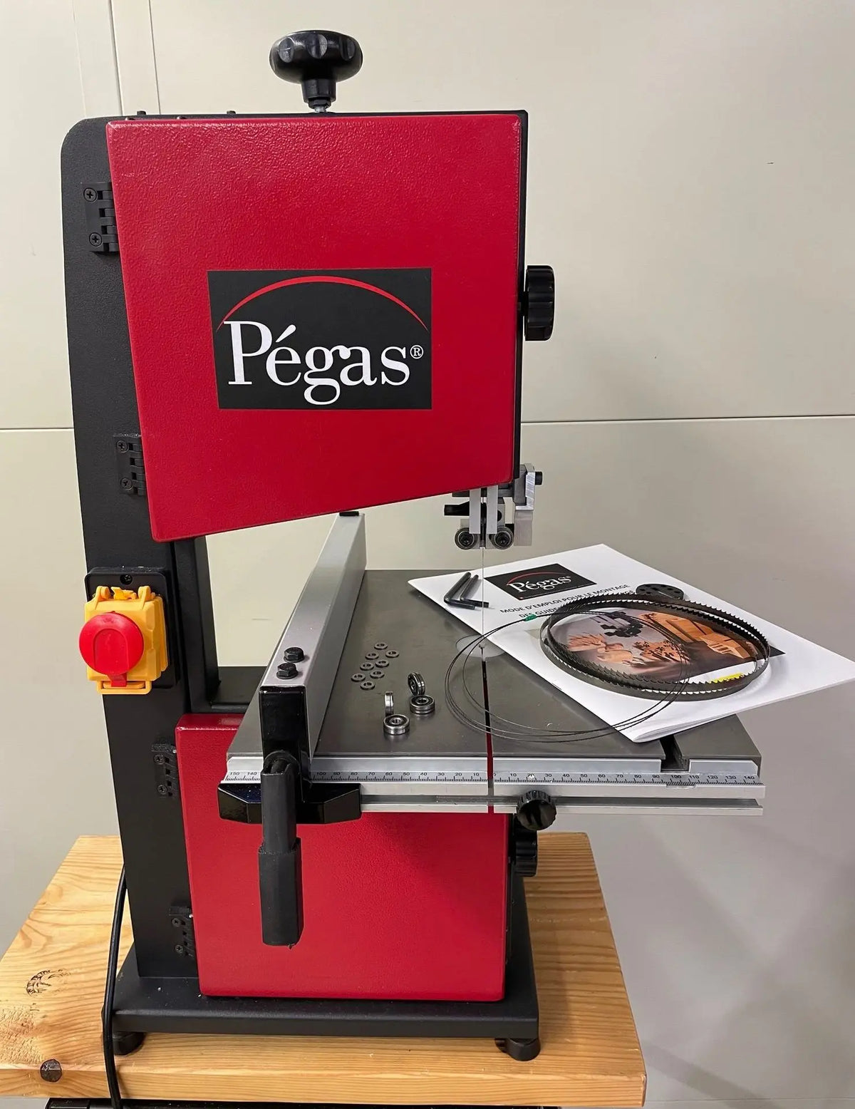 Pégas 8-inch Dual Bandsaw shown on a workbench with blade guides and sample accessories