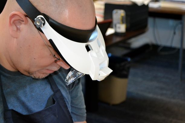 Maginifying-headband-with-glasses-LED.jpg