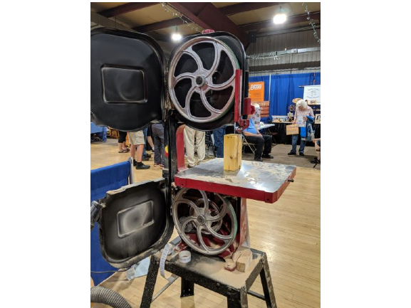 Pegas-Scroll-Saw-Inside-tracks-wheels2.png